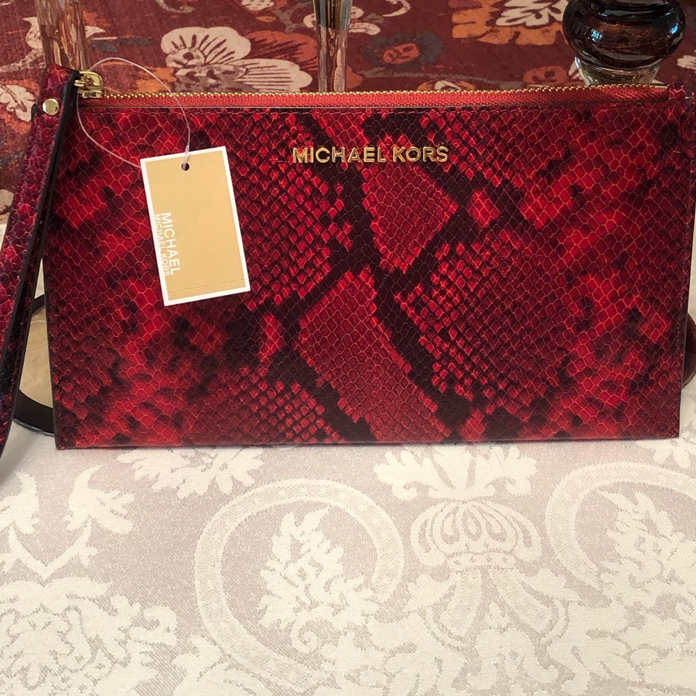 NWT MICHAEL Michael Kors Large zip clutch